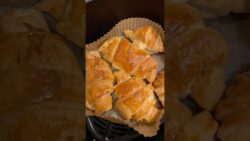 Croissant con chocolate blanco en la freidora de aire🥐🤤