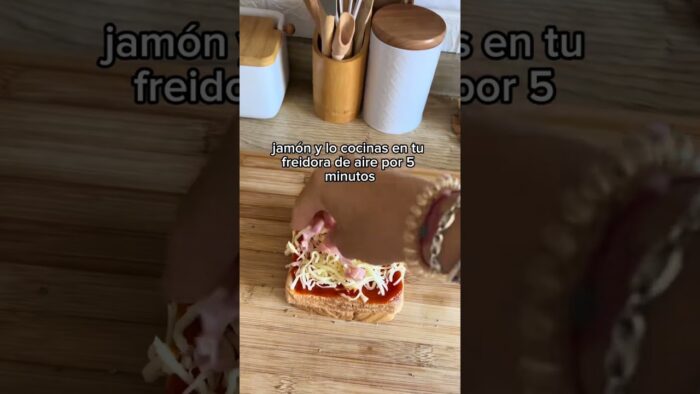 Pizza facil en 5 minutos 🍕😋 #airfryer #pizza #cocina #recetasfaciles #love
