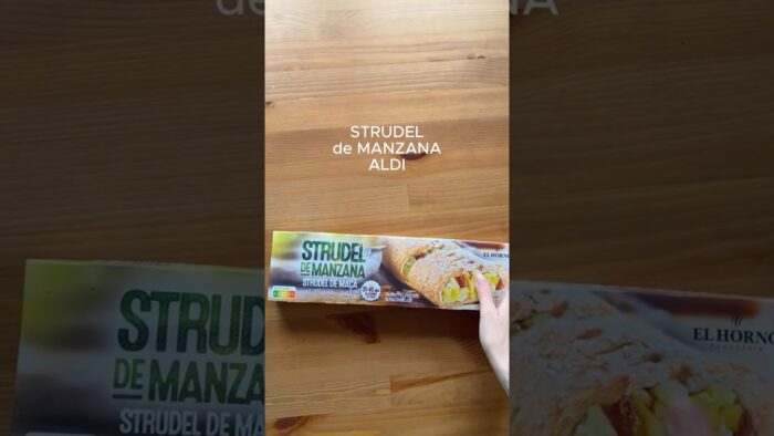 Plobando el strudel de manzana🍎😜