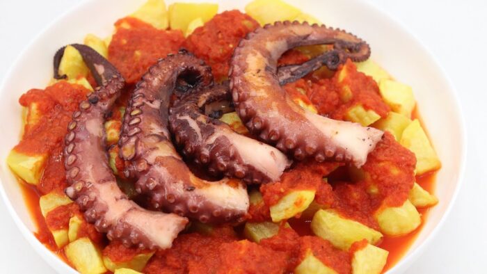 Pulpo con patatas bravas y careta de cerdo en la airfryer