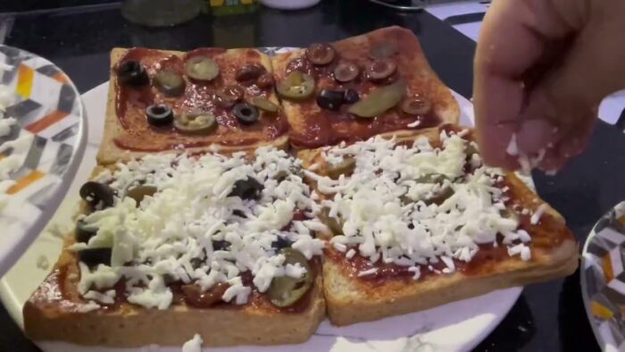 Quick & Easy Air-Fried Bread Pizza Recipe |Humaira’s Kitchen