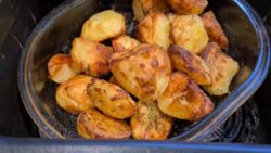 The Easiest Air Fryer Roast Potatoes Recipe EVER for 2025