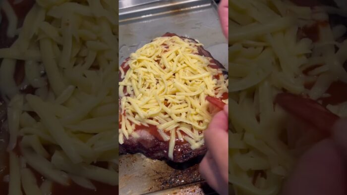 Bife de vacío al peperoni con papas fritas…  #carneargentina #cocina #receta #peperoni #pepperoni