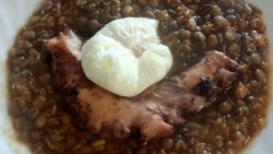 Lentejas con pulpo y huevo, fácil y rico con Thermomix