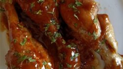 Muslos de pollo con salsa de ajillo,fácil y rico con Thermomix