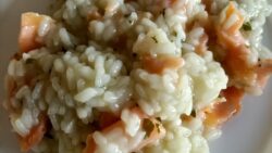 Risotto con salmón ahumado, fácil y rico con Thermomix