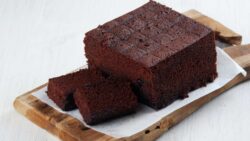 Así se hace el bizcocho de chocolate más jugoso sin huevo ni mantequilla que triunfa en internet