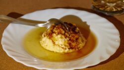 Este flan sin horno y con solo 3 ingredientes se ha vuelto la nueva sensación en redes por su te ...