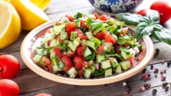 La ensalada viral de TikTok que es fresca, fácil de preparar y lista en solo 5 minutos para disf ...