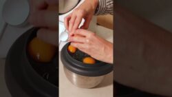 🎯¡Truco del día! Separa yemas y claras sin ensuciar con #thermomix en un solo paso. #tips #truco