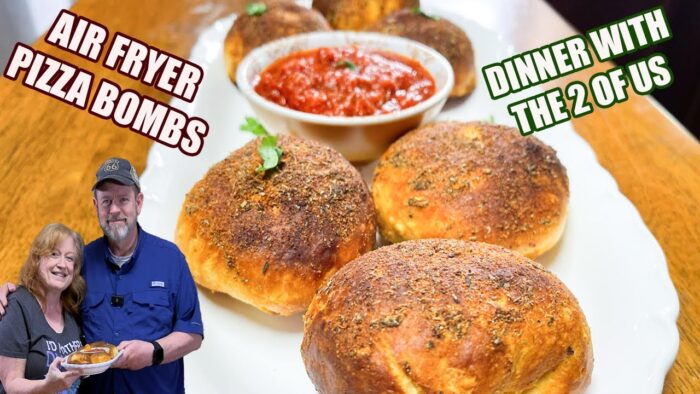 Bombas de pizza en freidora de aire Cena con nosotros dos