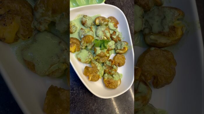 Crispy Smashed Garlic Potatoes 🥔 |Quick Recipe| #shorts #youtubeshorts #ytshorts