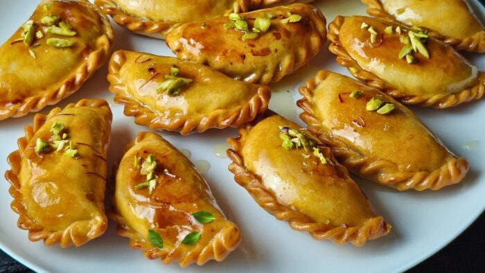 Festive Desserts Indian Sweets Gujiya Recipe Air Fryer Recipe #sweetrecipe #ektaskitchen