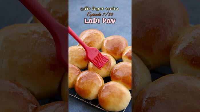 Homemade Ladi Pav 😍 in Air fryer #shorts #ladipav #buns #airfryerrecipes #asmr #viralvideo
