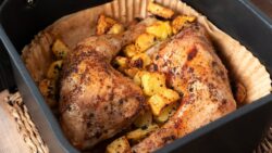 Pollo Asado con Patatas en Freidora de Aire | Receta Fácil y Deliciosa