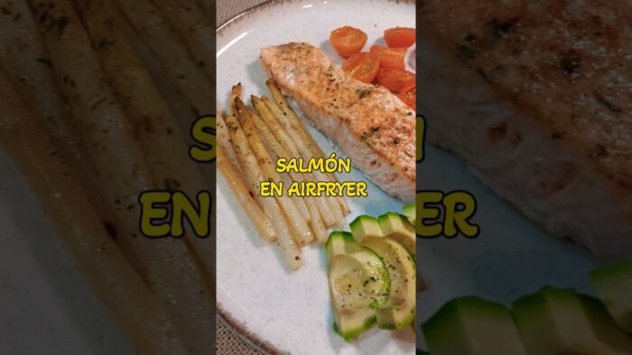 RECETA EN AIRFRYER: SALMÓN EN FREIDORA DE AIRE 👩🏼‍🍳 #airfryer #freidoradeaire #salmon #shorts #cenas