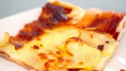Receta rápida y deliciosa: pizza crujiente de patata, jamón y queso en airfryer Cosori