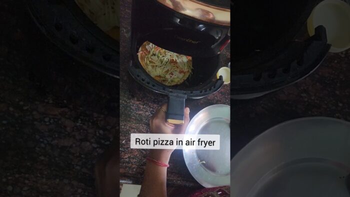 Roti ka Pizza in air fryer #foodairfryer #food #ytshorts #recipe #airfryerrecipes #cooking
