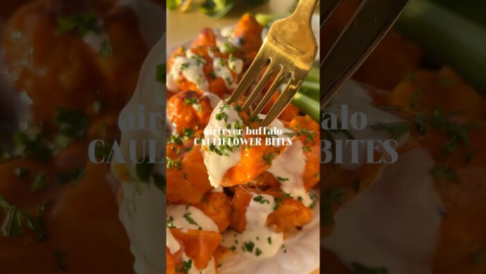 airfryer buffalo cauliflower bites 🌶️ recipe on my blog kennascooks.com #easyrecipe #airfryer #food