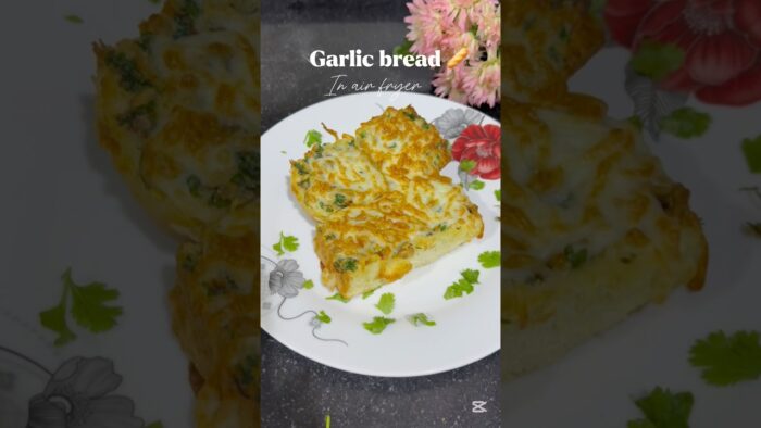 #shorts Garlic bread #garlicbread #cheesygarlicbread #shortsfeed #food #shortsvideo #shortsviral