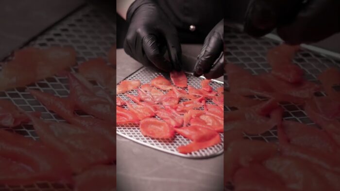 Aprovecha al máximo las pieles de tomate con este truco ♻️ #tipsdecocina #masterpro #aprovechamiento