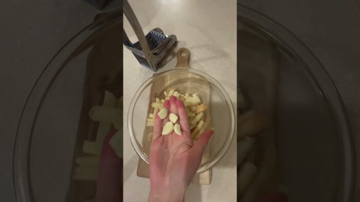 Cómo hacer papas fritas crujientes con ajo y parmesano en tu freidora de aire… una receta fácil d…