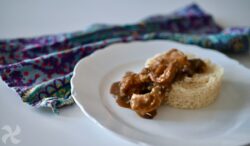 Pollo con soja y almendras
