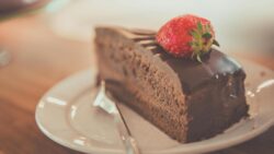 Sólo necesita dos ingredientes: la tarta de chocolate saludable que parece de pastelería
