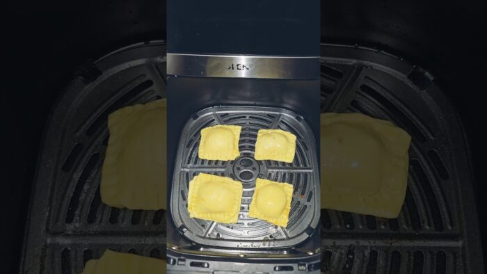 Air Fryer Mini Pizza Pockets – A DIY Guide #pizza #pizzaparcel #food #recipe #cooking #airfryer