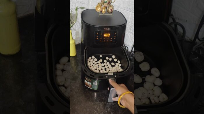 Air fryer makhana roasted #shorts #viralvideo #makhanarecipe #airfryer @Mayrakisecretrasoi