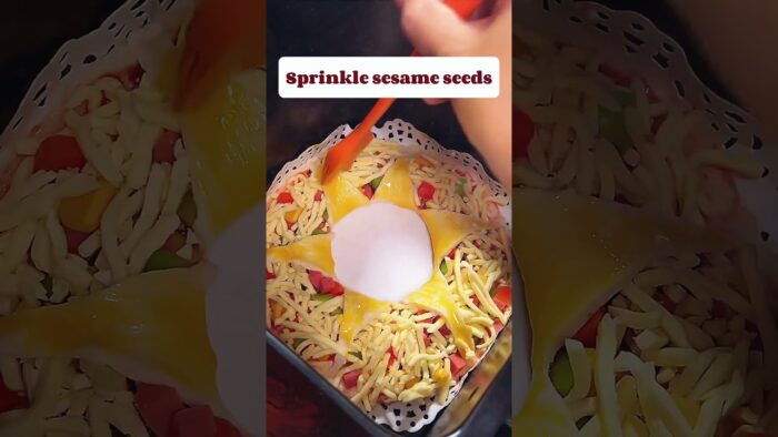 Cheesy Pizza Wreath: Hand-Grab Pancake Hack