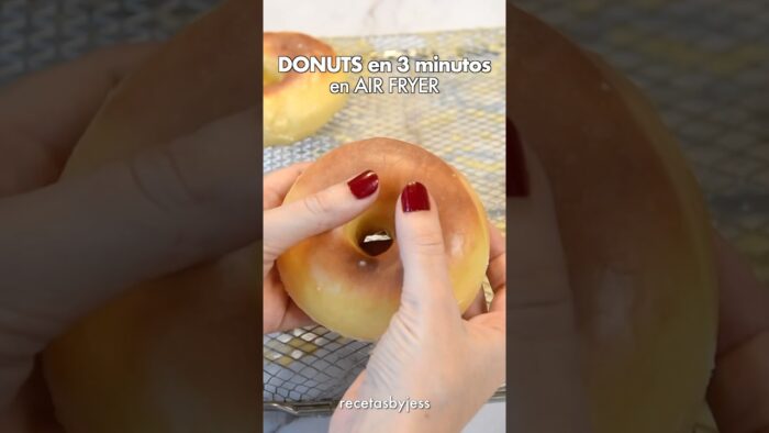 DONUTS en 3 minutos en AIR FRYER 🍩 #receta #postresfaciles #freidoradeaire #airfryer #donuts