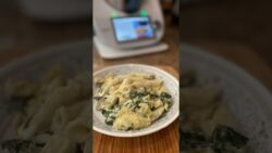 Pasta gratinada con espinaca y alcachofa en Thermomix