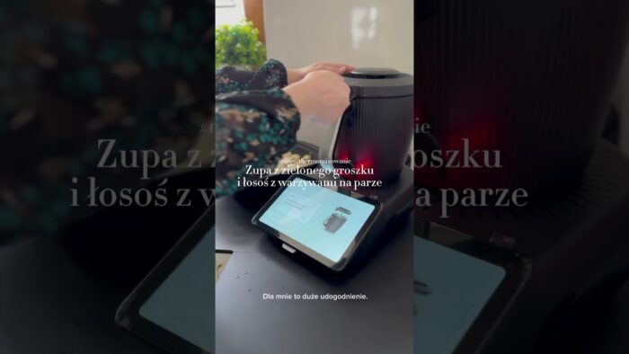 Zupa krem z zielonego groszku i łosoś z warzywami na parze