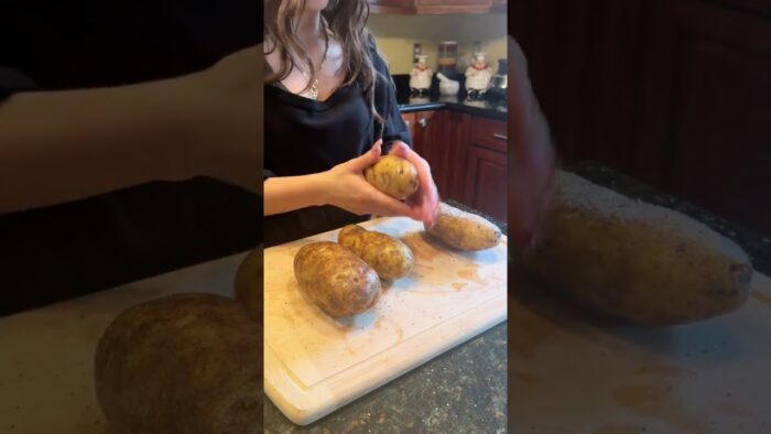 #bakedpotato recipe #athome #cookwithme #foodie #foodtok #tiktok @bindymarisol 🥔 #airfryer