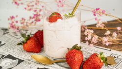 Espuma de fresas ligera en calorías