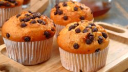 Magdalenas ultraesponjosas en 5 minutos: el truco secreto que usan los pasteleros