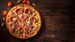 Ni arriba del todo ni el centro: éste es el lugar del horno clave para calentar la pizza y que q ...