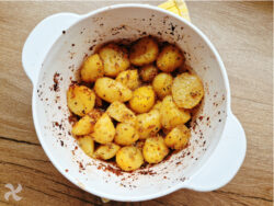 Patatas asadas en airfryer para guarnición (versión exprés)