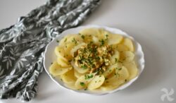 Patatas con salsa de mejillones