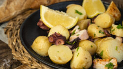 Pulpo y patatas con limón