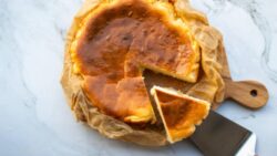 Sólo necesita tres ingredientes: la tarta de queso saludable que parece de pastelería