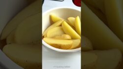 एयर फ्रायर में बनाएं क्रिस्पी आलू वेजेज बिना ज़्यादा ऑयल! 😍🔥 #shorts #recipe #food