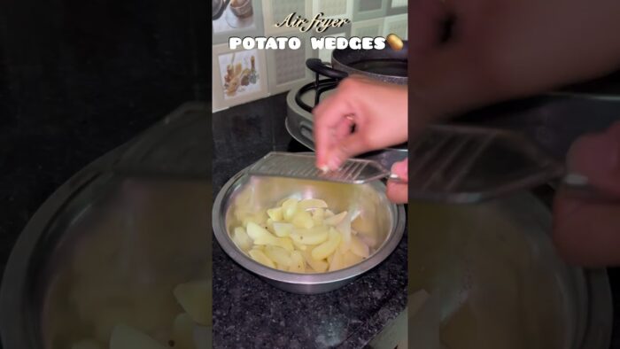 Air fryer potato wedges 🥔🌼#trending #viralvideo #airfryer #recipe #foodforfoodies #food #ytshorts