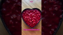 Erdbeer-Muttertagstorte 🍓❤️ Einfach & himmlisch!