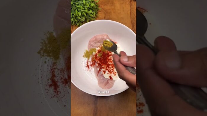 Pechuga de pollo jugosa y saludable en freidora de aire | Receta fácil y rica en proteínas