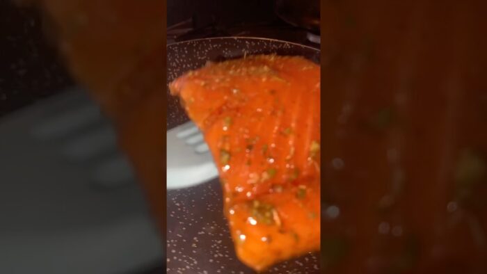 Receta RÁPIDA: Salmón Gourmet 🐟 + Papas AirFryer 🔥
