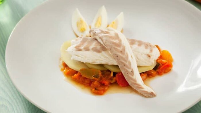 Recetas Thermomix ® TM5 – Pisto y lubina con patatas y huevos