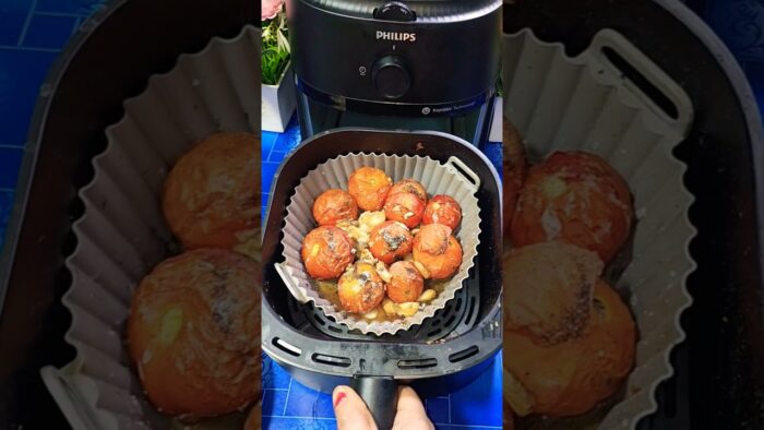 Schezwan चटनी in Airfryer🍅 #shortsfeed #ytshorts #ytviral #younginfluencers #follow#viral #shorts