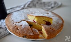 Bizcocho de arándanos y cerezas